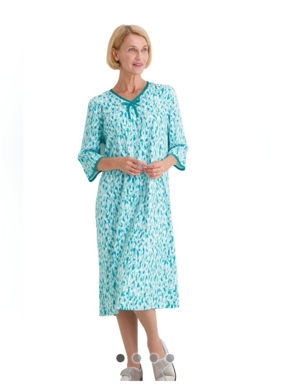 Women's No Peak Hospital and Home Care Gown